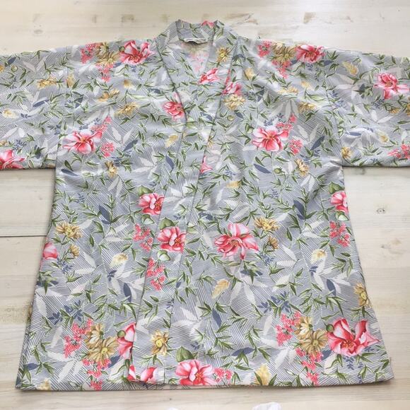 Vintage handmade floral print polyester short Japanese kimono - Picture 1 of 4